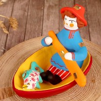 Дымковская игрушка "Мужик в лодке": 