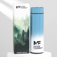 Термос с индикатором температуры Mode Forrest, 500 мл градиент синий, сохраняет тепло 8-10 ч: Цвет: Идеальный аксессуар для активных пользователей и любителей горячих напитков.Преимущества термоса:–  Изготовлен из высококачественной нержавеющей стали, которая защищает содержимое от внешних воздействий, а так же сохраняет вкус напитка неизменным.–  Внутренняя часть крышки выполнена из пищевого пластика, силиконовый уплотнитель предотвращает протекания жидкости.–  Оснащен индикатором температуры, что уменьшает риск обжечься.–  Для отображения температуры на сенсорном монохромном экране используется встроенный аккумулятор, заряда которого хватает на 80 000+ отображений, его не нужно заряжать или менять батарейку.–  В комплект входит съёмное ситечко для удобства в употреблении листового чая и лимонадов.–  Оптимальный объем - 500 мл - не займет много места. Удобно брать с собой на учебу, работу или в путешествия.–  Сохраняет температуру от 8 до 10 часов.–  Отлично подойдет в качестве подарка близким.Не рекомендуем мыть в посудомоечной машине и нагревать в микроволновой печи.Срок службы не ограничен.
: MODE FORREST
: Китай
