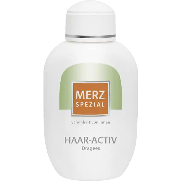 Merz Spezial Merz Haar-Activ Dragees: Цвет: https://www.rossmann.de/de/gesundheit-merz-spezial-merz-haar-activ-dragees/p/4008491128414
Produktbeschreibung und details Nur gesundes Haar ist schnes Haar Stress einseitige Ernhrung oder Diten knnen die optimale Nhrstoffversorgung beeinflussen Mgliche Folgen dnnes sprdes glanzloses Haar bis hin zu HaarausfallFr Haare voller Spannkraft und Glanz Merz Spezial HaarActiv enthlt Kupfer welches besonders wertvoll fr die Pigmentierung der Haare ist und zu einem schnen Glanz beitrgt Biotin und Zink untersttzen die normale Spannkraft der HaareGesunde Kopfhaut und antioxidativer Schutz uere Einflsse knnen die Haare strapazieren Vitamin C und Riboflavin Vitamin B tragen zum Schutz der Zellen vor freien Radikalen oxidativem Stress bei und untersttzen so die Funktion der Haarwurzeln Niacin trgt zur Erhaltung normaler Haut bei und untersttzt somit auch die Kopfhaut Lebensmittelunternehmer Name Merz Consumer Care GmbH Adresse Eckenheimer Landstrae   Frankfurt am Main wwwmerzspezialde Rechtlich vorgeschriebene Produktbezeichnung Nahrungsergnzungsmittel mit Vitaminen LCystein Kupfer und Zink Zutaten Saccharose Laktose Trennmittel Talkum Fllstoff mikrokristalline Cellulose wssriger Auszug aus Hirse  LCysteinHydrochlorid  Farbstoff Titandioxid Fllstoff Gummi arabicum Ascorbinsure Vitamin C  Nicotinamid Niacin  Emulgator Mono und Diglyceride von Speisefettsuren Trennmittel Magnesiumoxid CalciumDPantothenat  Trgerstoff Polyvinylpyrrolidon Zinkoxid  Maltodextrin berzugsmittel Schellack Strke Trennmittel Magnesiumsalze der Speisefettsuren Glukosesirup Pyridoxinhydrochlorid Vitamin B  ThiaminMononitrat Vitamin B  Riboflavin Vitamin B  Trennmittel Siliciumdioxid Kupfersulfat  Farbstoff Eisenoxid gelb Pteroylmonoglutaminsure Folsure  Emulgator Polysorbat  berzugsmittel Bienenwachs wei Carnaubawachs Farbstoff Eisenoxid rot Biotin  Cyanocobalamin Vitamin B  Anwendung und Gebrauch Die empfohlene tgliche Verzehrsmenge darf nicht berschritten werden Verzehrsempfehlung x tglich  Dragees mit etwas Flssigkeit schlucken Es empfiehlt sich Merz Spezial HaarActiv ber einen Zeitraum von mindestens  Wochen anzuwenden Gebrauch Aufbewahrung und Verwendung Aufbewahrungs und Verwendungsbedingungen Nicht ber  C trocken und lichtgeschtzt lagern Fr kleine Kinder unzugnglich aufbewahren