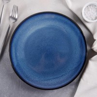 Тарелка керамическая обеденная «Лунная тропа», d=25 см, цвет синий: Цвет: Глубокий и насыщенный синий цвет, а также перламутровые разводы сервировочной посуды «Лунная тропа» точно привлекут ваше внимание и не оставит равнодушным! Данная серия – настоящая роскошь для вашей кухни.Посуда изготовлена из керамики, отличается прочностью, высоким качеством исполнения и эстетической привлекательностью.Используйте посуду для сервировки не только по особым случаям, но и в ежедневное время, чтобы праздничная атмосфера всегда была с вами.Можно использовать в СВЧ и посудомоечной машине.

