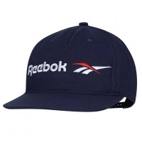 Reebok Classics Vector Flat Peak Cap GP0129: Цвет: https://www.sportspar.com/reebok-classics-vector-flat-peak-cap-gp0129
Brand: Reebok Adults: 58 Kids: 54 Main Material: 85% acrylic, 15% wool Lining: 100% polyester (recycled) Sweatband: 100% polyester (Recycled) Brand logo embroidered on the front and as a flag emblem on the closure fit: Adults 6 panel design embroidered eyelet on each panel straight shield Buckram - reinforced material used to maintain shape adjustable closure inner sweatband adapts optimally to the shape of the head pleasant wearing comfort NEW, with tags &amp; original packaging