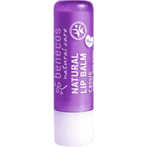 benecos Natural Lip Balm Cassis: Цвет: https://www.rossmann.de/de/make-up-benecos-natural-lip-balm-cassis/p/4260198094083
Produktbeschreibung und details Klasse Cassis Ultracremige Lippenpflege mit dem leicht slichen Duft von schwarzer Johannisbeere und BioJohannisbeersamenl Ein sorgfltig aufeinander abgestimmter Pflegekomplex mit len aus kontrolliert biologischem Anbau wie Olivenl Sheabutter Jojobal und Kakaobutter macht deine Lippen weich und schtzt sie vor dem Austrocknen frei von Palml vegan zertifizierte und kontrollierte Naturkosmetik BDIH Kontaktdaten cosmondial GmbH ampamp Co KG Industriestrae b D Sulzbach am Main UrsprungslandHerkunftsort Deutschland Anwendung und Gebrauch Auf die Lippen auftragen Anschlieend die Lippen aufeinander pressen und bewegen  so verteilst du den Lip Balm Gebrauch Aufbewahrung und Verwendung Aufbewahrungs und Verwendungsbedingungen Wenn der Lipbalm leer ist Bestandteile der Verpackung voneinander trennen und in die Wertstoffsammlung Gelber Sack geben Inhaltsstoffe OLEA EUROPAEA OLIVE FRUIT OIL RHUS VERNICIFLUA PEEL CERA COPERNICIA CERIFERA CERACOPERNICIA CERIFERA CARNAUBA WAX EUPHORBIA CERIFERA CERAEUPHORBIA CERIFERA CANDELILLA WAX BUTYROSPERMUM PARKII SHEA BUTTER RICINUS COMMUNIS CASTOR SEED OIL SIMMONDSIA CHINENSIS JOJOBA SEED OIL THEOBROMA CACAO COCOA SEED BUTTER RIBES NIGRUM BLACKCURRANT SEED OIL PARFUM FRAGRANCE TOCOPHEROL HELIANTHUS ANNUUS SUNFLOWER SEED OIL LINALOOL LIMONENE GERANIOL CITRAL EUGENOL certified organic  aus kontrolliert biologischem Anbau natural fragrance  natrliche Parfmkomposition