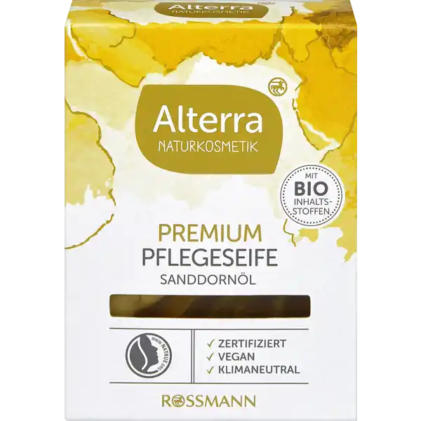 Alterra NATURKOSMETIK Premium Pflegeseife Sanddornl: Цвет: Produktbeschreibung und details Jedes Stck ein Unikat Die Alterra Premium Pflanzenlseife verzaubert mit ihrem fruchtigfrischen Duft und dem einzigartigen Wellenmuster das in liebevoller Handarbeit entsteht Die milde Formulierung mit sorgfltig ausgewhlten Zutaten schumt und reinigt sanft BioOlivenl und Sanddornl pflegen die Haut und spenden Feuchtigkeit Somit ist die Seife bestens fr die tgliche Anwendung geeignet Htten Sies gewusst Sanddorn wird die quotZitrone des Nordensquot genannt Die ovalen Frchte enthalten fast zehnmal so viel Vitamin C als andere Zitrusfrchte und wachsen auch an der Ostsee  Vertrauen frei von synthetischen Duftstoffen ohne Silikone und Minerallprodukte Hautvertrglichkeit dermatologisch besttigt Kontaktdaten Dirk Rossmann GmbH Isernhgener Strae    Burgwedel  Germany wwwrossmannde   UrsprungslandHerkunftsort sterreich Testurteile Qualittssiegel ampamp Verbandszeichen Anwendung und Gebrauch Seife kurz unter flieendes Wasser halten und mit beiden Hnden aufschumen Nach dem Gebrauch trocknen lassen und wieder verwenden Inhaltsstoffe Aqua Glycerin Sodium Palmate Sucrose Sodium Cocoate Decyl Glucoside Sodium Chloride Parfum Olea Europaea Fruit Oil Helianthus Annuus Oil CI  Hippophae Rhamnoides Oil Aloe Barbadensis Leaf Juice Powder Citric Acid Sodium Citrate Sodium Palm Kernelate Limonene Citral CI  aus kontrolliert biologischem Anbau aus natrlichen therischen len Warnhinweise und wichtige Hinweise Warnhinweise Kontakt mit Augen und Schleimhuten vermeiden
https://www.rossmann.de/de/pflege-und-duft-alterra-naturkosmetik-premium-pflegeseife-sanddornoel/p/4305615837857