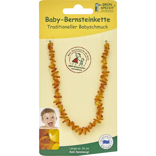 GRNSPECHT BabyBernsteinkette: Цвет: Produktbeschreibung und details Baltischer Bernstein entstand vor ca  Mio Jahren aus dem Harz der Bernsteinkiefer Schon frh wurde er als vielseitiger Schmuckstein verwendet Zudem zhlt er in der Esoterik auch zu den traditionellen Schutzsteinen die ngste nehmen und Lebensfreude schenken sollen Beim Tragen auf der Haut entweichen durch die Krperwrme therische le Die Bernsteinkette ist ein handgefertigtes Einzelstck aus baltischem Naturbernstein Farboder Formunterschiede sind normal Jeder Stein wurde per Hand einzeln verknotet mit Sicherheitsverschluss Variante Splitter  flachere verschiedenfrmige Steine Lnge ca  cm Kontaktdaten wwwgruenspechtde Anwendung und Gebrauch Die BabyBernsteinketten werden dem Kind um den Hals gelegt und mit dem allergenfreien Sicherheitsverschluss verschlossen Im Gegensatz zu herkmmlichen Sollbruchstellen die bei entsprechender Zugkraft zerstrt werden kann der Verschluss immer wieder verwendet werden Stecken Sie die Kette unter das TShirt oder den Body damit die Kette direkt auf der Haut getragen werden kann Gebrauch Aufbewahrung und Verwendung Aufbewahrungs und Verwendungsbedingungen Bernstein sollte bei Bedarf unter klarem Wasser gesplt werden Verwenden Sie keine scharfen Reinigungsmittel Kontakt mit Parfum Cremes etc meiden Legen sie den Bernsteinschmuck vor dem Baden ab Bitte nicht in die direkte Sonne legen da Bernstein brchig werden kann Vermeiden Sie sehr groe Temperaturunterschiede Warnhinweise und wichtige Hinweise Warnhinweise Bernsteinprodukte sind kein Spielzeug sondern Schmuck Mit Schmuckgegenstnden die Kleinteile enthalten bzw die eine SchnurKette mit mehr als  cm Lnge als Bestandteil haben sollten Kinder unter  Jahren nicht unbeaufsichtigt bleiben Insbesondere sollten sie nicht auf der Kette herumkauen Benutzung unter unmittelbarer Aufsicht von Erwachsenen Bitte Verpackung aufbewahren
https://www.rossmann.de/de/baby-und-spielzeug-gruenspecht-baby-bernsteinkette/p/4260531785524