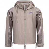 Reebok x Cottweiler Convertible 2-in-1 Men Jacket GU3902: Цвет: https://www.sportspar.com/reebok-x-cottweiler-convertible-2-in-1-men-jacket-gu3902
Brand: Reebok Collaboration with Cottweiler Material: 100% polyester (of which 87% is recycled) Use: 100% polyester Lining: 100% cotton Brand logo sewn as a patch on the left chest and on the zipper Zipped Jacket 2-in-1, wearable as Jacket or Waistcoat loose fit detachable long sleeves connected by hidden buttons Stand-up collar with hood and drawstring Hood can be rolled up and stowed on the outside of the collar continuous two-way zipper with logo tape at Zipped Jacket Seersucker material, three-dimensional crepe fabric Outer sides and sleeves in a silky, shimmering look Cuffs with hook-and-loop fastener for width adjustment Wide adjustable hem with drawstring on both sides two open side pockets pleasant wearing comfort NEW, with tags &amp; original packaging
