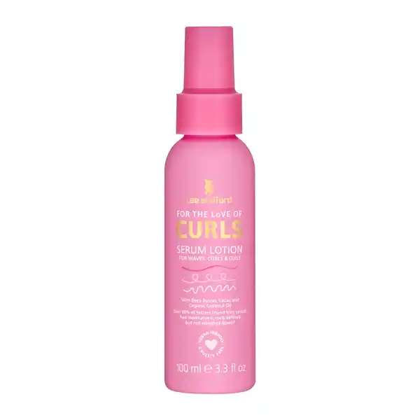 Lee Stafford For The Love Of Curls Serum Lotion: Цвет: Produktbeschreibung und details Leavein Pflegespray zum Auffrischen und Definieren von Wellen und Locken mit Sheabutter Kakao und BioKokosnussl perfekte Feuchtigkeitspflege und Schutz vor Haarbruch sorgt gleichzeitig fr weichere und weniger frizzanfllige Wellen und Locken die in Form bleiben Kontaktdaten MIndustrie Deutschland GmbH D Bensheim wwwleestaffordcom Anwendung und Gebrauch In das nasse Haar einmassieren und auf die Bereiche konzentrieren die es am meisten bentigen Bei trockenen Locken zur Hydratisierung Strkung und Definition verwenden Gebrauch Aufbewahrung und Verwendung Aufbewahrungs und Verwendungsbedingungen Trocken und zwischen C bis C lagern Inhaltsstoffe Aqua WaterEau Distearyldimonium Chloride Propylheptyl Caprylate Caprylyl CaprylateCaprate Glycerin DiheptylSuccinate Cetearyl Alcohol Parfum Fragrance Cocos Nucifera Coconut Oil Theobroma Cacao Cocoa Seed ButterTheobroma Grandiflorum Seed Butter Tocopherol Helianthus Annuus Sunflower Seed Oil Butyrospermum ParkiiShea Butter Panthenol CocoCaprylate Capryloyl GlycerinSebacic Acid Copolymer Xanthan Gum Silica MicaSodium Hydroxide Phenoxyethanol Benzyl Salicylate AlphaIsomethyl Ionone Limonene CI  Titanium DioxideCI  Iron Oxides
https://www.rossmann.de/de/pflege-und-duft-lee-stafford-for-the-love-of-curls-serum-lotion/p/5060282707160