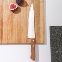 Нож кухонный поварской Universal, лезвие 22,5 см, сталь AISI 420, деревянная рукоять: Цвет: Удобный и качественный поварской нож TRAMONTINA Universal станет помощником на долгие годы.</p><h3>Преимущества:</h3><ul><li>Лезвие из нержавеющей стали отличается прочностью и долговечностью заточки.</li><li>Удобная деревянная ручка облегчает хват и предотвращает усталость рук.</li></ul><h3>Эксплуатация:</h3><ul><li>Высококачественные кухонные ножи не рекомендуется мыть в посудомоечной машине. По ряду причин производители ножей рекомендуют исключительно ручную мойку.</li><li>Сразу после использования ножи должны быть вымыты вручную и высушены, в противном случае лезвия ножей могут потемнеть. Если появились небольшие изменения оттенка стали или пятна на лезвии — используйте для очистки только мягкие, не содержащие хлор или абразивы средства.</li><li>Ножи лучше всего хранить отдельно от остальной посуды, так как это поможет избежать возможных повреждений режущей кромки и полотна лезвия от посторонних контактов с твердыми предметами. Не храните ножи в традиционном выдвижном кухонном ящике вперемешку друг с другом! Лучше всего их держать в специальной подставке или на магнитном держателе.</li></ul>
: Tramontina

