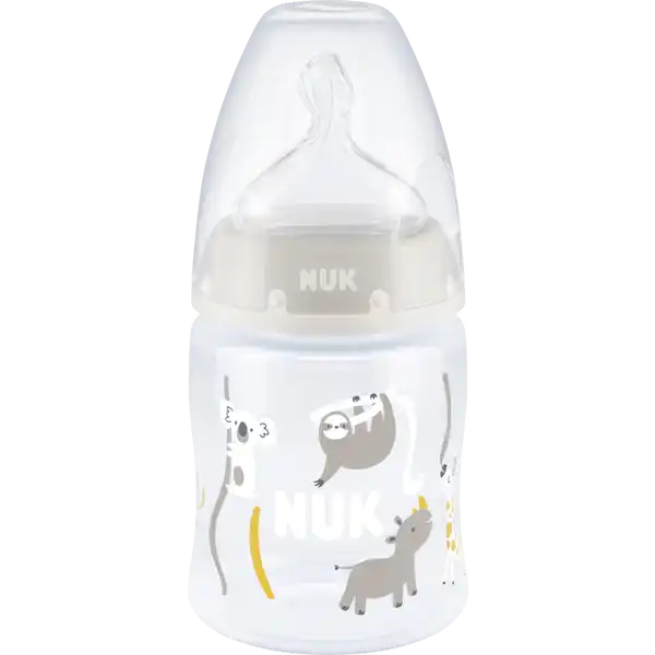 NUK First Choice+ Babyflasche mit Temperature Control, 0-6 Monate, beige: Цвет: Produktbeschreibung und details Babyeinfach zur richtigen Temperatur  NUK First Choice Babyflaschen mit Temperature Control Ein gutes Gefhl Wenns richtig rund geht fhlt sich etwas zustzliche Sicherheit einfach gut an NUK First Choice Babyflaschen mit Temperature Control zeigen auf einen Blick wenn die richtige Trinktemperatur erreicht ist Mit Temperature Control verndert die Skala auf der Flasche ihre Farbe abhngig von der Temperatur des Inhalts Ist die Nahrung zu hei wechselt die normalerweise blaue Anzeige auf wei Wichtig NUK Temperature Control dient als zustzliche Kontrolle Deshalb sollte die Temperatur der Nahrung vor dem Fttern mit ein paar Tropfen aufs Handgelenk geprft werden Das Original Der original NUK Trinksauger ist der Form der Brustwarze beim Stillen nachempfunden Sie lsst der Zunge und dem Kiefer Ihres Babys ausreichend Platz fr die natrliche Saugbewegung Fr eine gesunde Entwicklung  und das Gefhl das Babys lieben Natrliches Gefhl  mit ihrer Soft Zone schmiegt sich die Spitze des Silikonsaugers noch besser an den Gaumen deines Babys  fr ein natrliches Gefhl beim Trinken No Colic Das NUK AntiColic Air System stellt einen natrlichen Trinkfluss sicher und hilft deinem Baby zu trinken ohne Luft zu schlucken Fr ein glckliches kleines Buchlein Klinisch getestet Durch seine besonders natrliche Form wird der NUK Trinksauger von Suglingen sehr gut akzeptiert Damit eignet er sich auch fr Babys bei denen Stillen und Flaschenernhrung miteinander kombiniert werden Babyflasche aus leichtem bruchsicherem Polypropylen praktische NUK Temperature Control Anzeige die sich von blau khl nach wei zu hei verfrbt Schadstofffrei und geruchlos frei von Bisphenol A einfaches Befllen und Reinigen durch extra weiten Flaschenhals sicherer Griff und Stand durch leicht taillierte Flaschenform mit breitem Flaschenboden kombinierbar mit allen NUK First Choice Produkten Unabhngige Marktforschung unter  Mttern Deutschland   der Mtter besttigen dass die NUK First Choice Flasche keine Koliken verursacht Wissenschaftliche Studie Moral et al BMC Pediatrics   NUK Babyflaschen entsprechen der Europischen Sicherheitsnorm EN Kontaktdaten Mapa GmbH Industriestrae   Zeven Anwendung und Gebrauch Lesen Sie sorgfltig die Warn und Gebrauchshinweise im Inneren Bitte Produktinformation und Artikel LOTNr zur spteren Verwendung aufheben
https://www.rossmann.de/de/baby-und-spielzeug-nuk-first-choice-babyflasche-mit-temperature-control-0-6-monate-beige/p/4008600415329