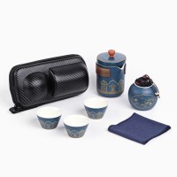 Набор для чайной церемонии 5 предметов, на 3 персоны, чашка 46 мл, чайник 250 мл: Цвет: Чайная церемония – это один из самых интересных и необычных аспектов китайской культуры. В Китае говорят, что чайная церемония — это взаимодействие огня, воды, чайного листа, пространств и состояний.</p>Чаепитие — это один из многочисленных способов достижения внутренней гармонии, поиска своего места в жизни.</p>Церемония может быть такой, какой захотите ее видеть вы: в виде традиционного чаепития или маленького кусочка Китая в вашем доме или в виде мероприятия в офисе.</p>Портативный чайный набор, благодаря компактному чехлу с ручкой, удобно брать с собой на природу, в гости, на дачу. Посуда подходит как для торжественных чайных церемоний, так и для повседневного домашнего использования. Изделие изготовлено из прочной керамики.</p>Такой набор станет отличным подарком для искушенных ценителей восточной посуды.</p><b>В комплект входит:</b></p><ul><li>чайник;</li><li>чайница;</li><li>3 чашки (пиалы);</li><li>салфетка;</li><li>сумка.</li></ul>
: Китай
