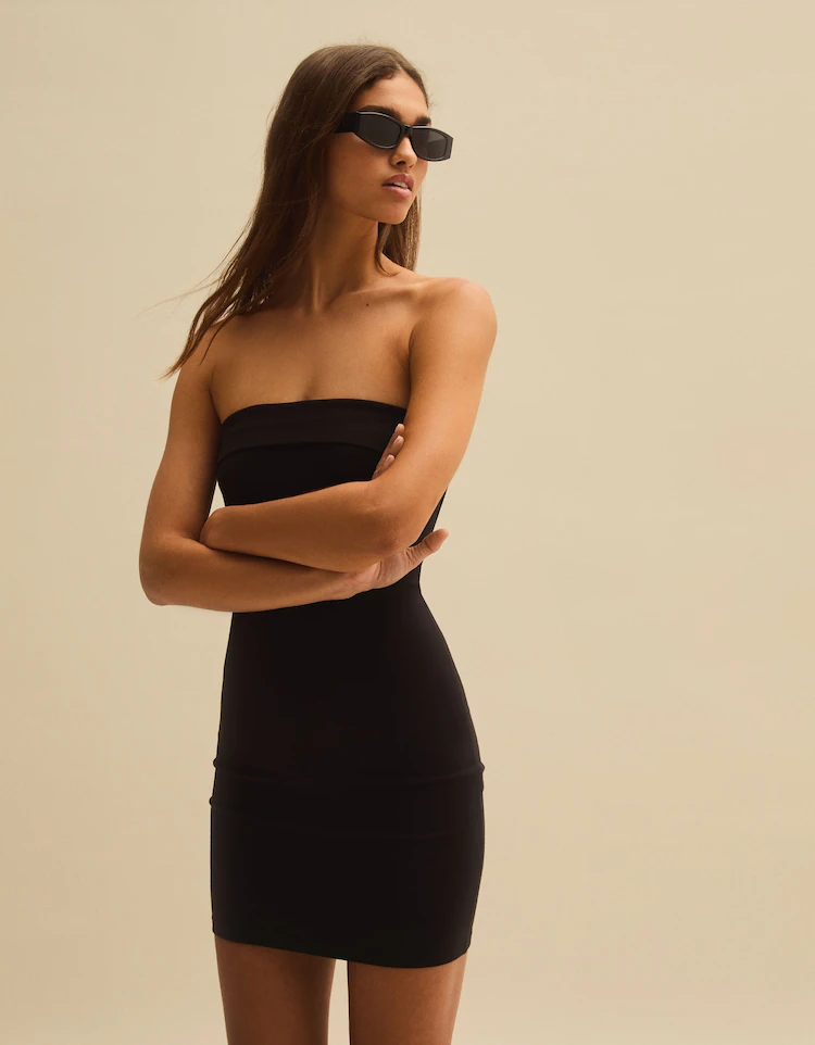 Платье Bershka: https://www.bershka.com/de/bandeau-minikleid-c0p157167051.html?colorId=800