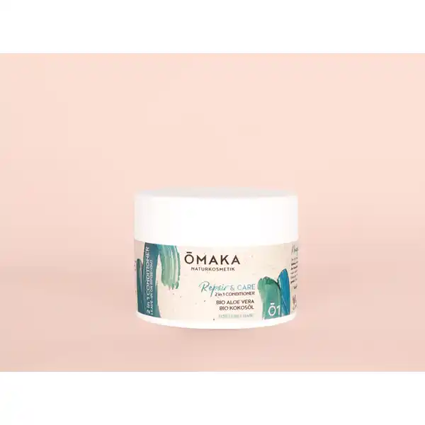 MAKA in Conditioner Repair amp Care BIO Aloe Vera amp BIO Kokosl: Цвет: Produktbeschreibung und details Der  in Conditioner von OMAKA ist die ideale Lockenpflege fr trockenes Haar Kokosnussl Moringal Aloe Vera Saft und Rosmarinl versorgen Locken sowie Afro Haare mit wichtigen Nhrstoffen und wirken trockenem Haar entgegen Zustzlich regt Rizinusl das Haarwachstum an und sorgt fr einen glnzenden Auftritt Kraftlose sowie brchige Locken werden gestrkt und mit wertvollen Proteinen versorgt Kontaktdaten J Martens wwwomakade  UrsprungslandHerkunftsort Deutschland Anwendung und Gebrauch Rinse Out Conditioner Massiere eine haselnussgroe Menge in die feuchten Lngen und Spitzen  Minuten einwirken lassen und mit lauwarmem Wasser aussplen Leave In Conditioner Vor dem Kmmen eine haselnussgroe Menge ins handtuchtrockenem oder trockenem Haar einmassieren Wie gewohnt stylen Nicht aussplen Je nach Bedarf einmal bis mehrmals tglich anwenden Inhaltsstoffe Aqua Aloe Barbadensis Leaf Juice Cetearyl Alcohol Glycerin Glyceryl Stearate Cocos Nucifera Fruit Juice Lecithin Ricinus Communis Seed Oil Butyrospermum Parkii Butter Cocos Nucifera Oil Moringa Oleifera Seed Oil Simmondsia Chinensis Seed Oil Olus Oil Hydrolyzed Wheat Protein Diheptyl Succinate CocoCaprylate Benzyl Alcohol Sodium Cetearyl Sulfate Capryloyl GlycerinSebacic Acid Copolymer Parfum Citric Acid Opuntia FicusIndica Flower Extract Laminaria Digitata Extract Rosmarinus Officinalis Leaf Oil Helianthus Annuus Seed Oil Ulmus Fulva Bark Extract Tocopherol Sodium Benzoate Potassium Sorbate Sodium Hydroxide Dehydroacetic Acid Limonene Citral Eugenol Linalool aus kontrolliert biologischen Anbau aus natrlich therischen len
https://www.rossmann.de/de/pflege-und-duft-omaka-2in1-conditioner-repair-und-care-bio-aloe-vera-und-bio-kokosoel/p/0745114710765