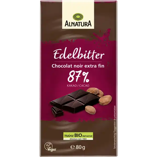 Alnatura Bio Edelbitter-Schokolade 87 % Kakao: Цвет: Produktbeschreibung und details Fr alle die dunkle Schokolade lieben Ein Kakaogehalt von  Prozent und der zarte Schokoladenschmelz machen die Alnatura EdelbitterSchokolade zu einem Hochgenuss Alle Zutaten stammen aus BioLandwirtschaft bei der Herstellung wird auf Lecithine verzichtet Die Rezeptur ist vegan Lebensmittelunternehmer Name Alnatura GmbH Adresse MahatmaGandhiStr  D Darmstadt wwwalnaturade Bio Zertifikat DEKO UrsprungslandHerkunftsort NichtEULandwirtschaft Testurteile Qualittssiegel ampamp Verbandszeichen Rechtlich vorgeschriebene Produktbezeichnung Bio Bitterschokolade Zutaten Kakaomasse Rohrohrzucker Kakaobutter aus biologischer Landwirtschaft Kakao  mindestens Kann Spuren von GLUTEN MILCH MANDEL HASELNUSS PECANNUSS und PISTAZIE enthalten Nhrwerte Durchschnittliche Nhrwertangaben pro  g Energie  kj   kcal Fett  g davon  gesttigte Fettsuren  g Kohlenhydrate  g davon  Zucker  g Ballaststoffe  g Eiwei  g Salz  g Gebrauch Aufbewahrung und Verwendung Aufbewahrungs und Verwendungsbedingungen Trocken lagern vor Wrme schtzen
https://www.rossmann.de/de/lebensmittel-alnatura-bio-edelbitter-schokolade-87--kakao/p/4104420220515