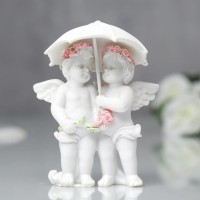 Сувенир полистоун "Ангелочки под зонтиком в розовых веночках" 8,5х6,7х6,5 см: 