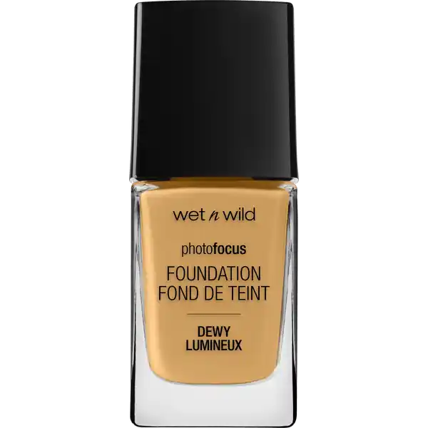 wet n wild Photo Focus Foundation Dewy - DESERT BEIGE: Цвет: Produktbeschreibung und details PHOTO FOCUS FOUNDATION DEWY  Diese innovative federleichte multitasking Foundation kreiert mit variabler Deckkraft ein samtig weiches Finish und lsst den Teint absolut ebenmig und makellos wirken Die hoch effiziente feuchtigkeitsspendende Formel verschmilzt frmlich mit der Haut und minimiert dabei sichtbar Poren Was den Style ausmacht ist ein besonderer Glow der sich ber das gesamte Gesicht zieht und die Haut ein wunderbar natrlich frischen Strahlen verleiht Kontaktdaten embb EMPEAK MARKWINS BEAUTY BRANDS GmbH Ludwigstr   Mnchen UrsprungslandHerkunftsort China Anwendung und Gebrauch Kann direkt mit den Fingern oder einem entsprechenden Makeup Tool aufgetragen werden Inhaltsstoffe AQUA CYCLOPENTASILOXANE C ALKYL BENZOATE PEG DIMETHICONE DIPHENYLSILOXY PHENYL TRIMETHICONE ISOPENTYLDIOL BUTYLENE GLYCOL DICAPRYLATEDICAPRATE SYNTHETIC FLUORPHLOGOPITE GLYCERIN PENTYLENE GLYCOL MAGNESIUM SULFATE LAURYL PEG POLYDIMETHYLSILOXYETHYL DIMETHICONE DIMETHICONE PHENOXYETHANOL TRIMETHYLSILOXYSILICATE DISTEARDIMONIUM HECTORITE SORBITAN SESQUIOLEATE VINYL DIMETHICONEMETHICONE SILSESQUIOXANE CROSSPOLYMER DIMETHICONEVINYL DIMETHICONE CROSSPOLYMER ALUMINA SILICA TRIETHOXYCAPRYLYLSILANE ETHYLHEXYLGLYCERIN DISODIUM EDTA TOCOPHEROL CI  CI  CI  CI
https://www.rossmann.de/de/make-up-wet-n-wild-photo-focus-foundation-dewy---desert-beige/p/0077802116109