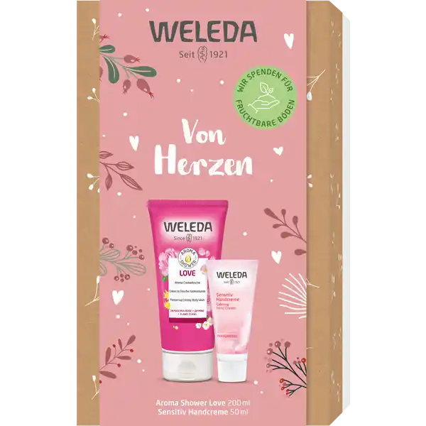 Weleda Geschenkset Love / Sensitiv 2022: Цвет: Produktbeschreibung und details Wiederverwendbare Geschenkbox mit Stlpdeckel aus recyceltem Material Neutraler frischen Look perfekt fr diverse Schenkanlsse whrend der ganzen WinterzeitInhalt x Aroma Shower Love  ml Mit der Aroma Shower Love fhlen Sie sich sanft umarmt und lassen Sie sich vom Duft mit Damaszener Rose Jasmin und Ylang Ylang umhllen x Sensitiv Handcreme  ml Die parfmfreie Sensitiv Handcreme von Weleda entspannt und erleichtert empfindliche und zu Irritationen neigende Haut und pflegt mit intensiver Feuchtigkeit Kontaktdaten Weleda AG Mhlerstr   SchwbischGmnd wwwweledade Inhaltsstoffe Aroma Shower Love Water Aqua Helianthus Annuus Sunflower Seed Oil CocoGlucoside Alcohol Disodium Cocoyl Glutamate Glycerin Carrageenan Lactic Acid Sodium Cocoyl Glutamate Xanthan Gum Fragrance Parfum Limonene Linalool Citronellol Geraniol Citral from natural essential oils andor plant extracts organic ingredient Sensitiv Handcreme Water Aqua Simmondsia Chinensis Jojoba Seed Oil Glycerin Cocos Nucifera Coconut Oil Behenyl Alcohol Tapioca Starch Pentylene Glycol Squalane Betaine Sorbitan Stearate Microcrystalline Cellulose Borago Officinalis Seed Oil Trehalose Lactic Acid Xanthan Gum Glyceryl Caprylate Sucrose Cocoate organic ingredient
https://www.rossmann.de/de/pflege-und-duft-weleda-geschenkset-love--sensitiv-2022/p/4001638510646