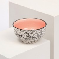 Пиала "Персия", керамика, розовая, 130 мл, Иран: Цвет: Керамическая пиала данной серии - это отличный вариант для тех, кто хочет украсить свой стол красивой и функциональной посудой.</p><h3>Она имеет ряд преимуществ:</h3><ul><li>выполнена из высококачественной керамики, что обеспечивает прочность и долговечность;</li><li>керамика является экологически чистым материалом, не содержит вредных веществ;</li><li>легко моется;</li><li>форма тарелки позволяет красиво оформить блюда и сделать подачу более привлекательной.</li></ul><h3>Эксплуатация:</h3><ul><li>керамическую посуду можно использовать только для запекания блюда в печи, духовке. На открытый огонь (газовую, электрическую плиту с конфорками) ее ставить нельзя;</li><li>нельзя подвергать керамическую посуду резким перепадам температуры (например, ставить керамический горшочек с помещенными внутрь продуктами для приготовления в раскаленную духовку);</li><li>для мытья рекомендуется использовать горячую воду, пищевую соду или мягкие моющие средства;</li><li>перед первым использованием керамическую посуду рекомендуется замочить в прохладной воде. Вода должна покрывать изделие целиком.</li></ul>
: Керамика ручной работы
