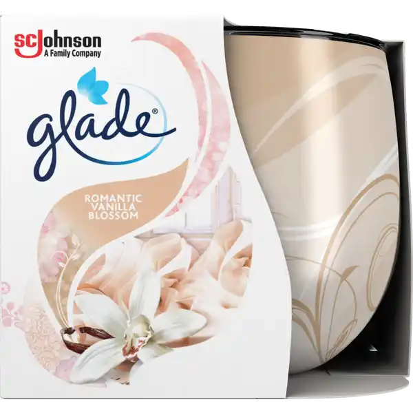 Glade Duftkerze Romantic Vanilla Blossom: Цвет: Produktbeschreibung und details Wecken Sie Ihre Sinne und lassen Sie jeden Raum in dem unverkennbaren Schein von Kerzenlicht erstrahlen Glade Duftkerzen fllen Ihr Heim mit meisterhaft zusammengestellten Dften angereichert mit therischen len Whlen Sie aus dem vielfltigen Sortiment an einzigartigen Dften Die Kombination der verfhrerischen Glade Duftnoten lsst von Urlaub trumen oder weckt Erinnerungen an vergangene Kindheitserlebnisse gleichbleibendes Dufterlebnis von Beginn bis Ende Duft verweilt auch nach Erlschen der Kerze Brenndauer bis zu  Stunden Kontaktdaten SC Johnson GmbH Postfach  D Erkrath  Anwendung und Gebrauch Die Gebrauchsanweisung vor Gebrauch grndlich lesen Inhaltsstoffe ELAEIS GUINEENSIS OIL Paraffinkuchen Erdl mit Wasserstoff behandelt Glycerides C Parfum Benzophenone POLYGLYCERYL RICINOLEATE GERANIOL Warnhinweise und wichtige Hinweise Warnhinweise Darf nicht in die Hnde von Kindern gelangen Personen die auf Duftstoffe empfindlich reagieren sollten dieses Produkt mit Vorsicht verwenden Raumdfte sind kein Ersatz fr gute Haushaltshygiene Brennende Kerze auf wrmeunempfindliche Oberflche stellen Anwendung nur nach Gebrauchsanweisung um die Gefahr von Feuer oder Personenschden zu vermeiden
https://www.rossmann.de/de/haushalt-glade-duftkerze-romantic-vanilla-blossom/p/5000204636864