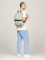 Tommy Jeans: http://aboutyou.de/p/tommy-jeans/rucksack-essential-15032334