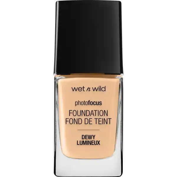 wet n wild Photo Focus Foundation Dewy - SOFT BEIGE: Цвет: Produktbeschreibung und details PHOTO FOCUS FOUNDATION DEWY  Diese innovative federleichte multitasking Foundation kreiert mit variabler Deckkraft ein samtig weiches Finish und lsst den Teint absolut ebenmig und makellos wirken Die hoch effiziente feuchtigkeitsspendende Formel verschmilzt frmlich mit der Haut und minimiert dabei sichtbar Poren Was den Style ausmacht ist ein besonderer Glow der sich ber das gesamte Gesicht zieht und die Haut ein wunderbar natrlich frischen Strahlen verleiht Kontaktdaten embb EMPEAK MARKWINS BEAUTY BRANDS GmbH Ludwigstr   Mnchen UrsprungslandHerkunftsort China Anwendung und Gebrauch Kann direkt mit den Fingern oder einem entsprechenden Makeup Tool aufgetragen werden Inhaltsstoffe AQUA CYCLOPENTASILOXANE C ALKYL BENZOATE PEG DIMETHICONE DIPHENYLSILOXY PHENYL TRIMETHICONE ISOPENTYLDIOL BUTYLENE GLYCOL DICAPRYLATEDICAPRATE SYNTHETIC FLUORPHLOGOPITE GLYCERIN PENTYLENE GLYCOL MAGNESIUM SULFATE LAURYL PEG POLYDIMETHYLSILOXYETHYL DIMETHICONE DIMETHICONE PHENOXYETHANOL TRIMETHYLSILOXYSILICATE DISTEARDIMONIUM HECTORITE SORBITAN SESQUIOLEATE VINYL DIMETHICONEMETHICONE SILSESQUIOXANE CROSSPOLYMER DIMETHICONEVINYL DIMETHICONE CROSSPOLYMER ALUMINA SILICA TRIETHOXYCAPRYLYLSILANE ETHYLHEXYLGLYCERIN DISODIUM EDTA TOCOPHEROL CI  CI  CI  CI
https://www.rossmann.de/de/make-up-wet-n-wild-photo-focus-foundation-dewy---soft-beige/p/0077802116048