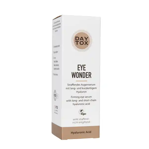 DAYTOX Eye Wonder: Цвет: Produktbeschreibung und details DAYTOX Eye Wonder ist ein regenerierendes Augenserum das die Haut rund um die Augenpartie strafft und belebt So bekmpfst Du effektiv Anzeichen von Stress und Mdigkeit Der hohe Anteil an Hyaluron polstert kleine Augenfltchen auf Das Ergebnis ein strahlend frischer Look   vegan frei von Silikonen ampamp knstlichen Farbstoffen mit antioxidativen Wirkstoffen Made in Germany  Designed in Hamburg Kontaktdaten LAB Cosmetics GmbH ampamp Co KG  Hamburg wwwdaytoxde UrsprungslandHerkunftsort Made in Germany Testurteile Qualittssiegel ampamp Verbandszeichen Anwendung und Gebrauch Morgens und abends nach der Reinigung  Tropfen auf die Fingerspitze geben und sanft auf die Augenpartie auftragen bzw aufklopfen Inhaltsstoffe Aqua Pentylene Glycol Sodium HyaluronateGlycerin Panthenol Aloe Barbadensis Leaf ExtractBioflavonoids Brassia Oleracea Italica ExtractPalmitoyl Tripeptide Propanediol Citric Acid
https://www.rossmann.de/de/pflege-und-duft-daytox-eye-wonder/p/4043662021729