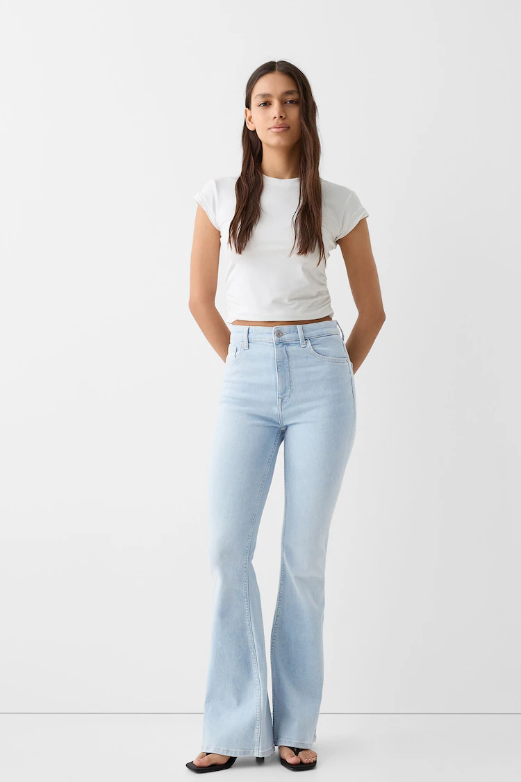 Джинсы Bershka: https://www.bershka.com/de/jeans-schlaghose-c0p152031175.html?colorId=433