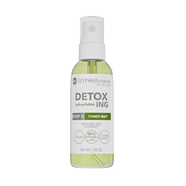 HYPOAllergenic Detoxing Toner Mist: Цвет: Produktbeschreibung und details Sanftes TonerSpray mit Hyaluronsure und Aloe Vera Saft um die Haut intensiv mit Feuchtigkeit zu versorgen und die Hautelastizitt zu verbessern Vitamin B strkt die Hautbarriere und gleicht den Hautton aus Das enthaltene MatchaExtrakt ist reich an Antioxidantien die den Hautalterungsprozess vorbeugt und die Haut vor schdlichen Faktoren wie Luftverschmutzung und UVStrahlen schtzt Die Formulierung entspricht unserem Clean BeautyAnsatz und  der Inhaltsstoffe sind natrlichen Ursprungs Veganes Produkt Geeignet fr Personen mit empfindlicher und zu Allergien neigender Haut Dermatologisch getestet Kontaktdaten Bell PPHU ul Graniczna  G  Jzefw Poland UrsprungslandHerkunftsort Polen Anwendung und Gebrauch Step  der DetoxHautpflegeRoutine Nachdem das Gesicht mit dem Detoxing Mizellenwasser und Reinigungsl gereinigt worden ist den Toner direkt auf das Gesicht aufsprhen Alternativ kann der Toner auch auf ein Wattepad ausgesprht und sanft ber das Gesicht gestrichen werden Nach einer kurzen Einwirkzeit kann die pflegende Lotion aus der Detoxing Serie aufgetragen werden Inhaltsstoffe Aqua Water Glycerin Niacinamide Propanediol Aloe Barbadensis Leaf Juice Camellia Sinensis Leaf Extract Ethylhexylglycerin Sodium Hyaluronate Citric Acid Phenoxyethanol Potassium Sorbate Sodium Benzoate CI  Yellow  CI  Blue
https://www.rossmann.de/de/make-up-hypoallergenic-detoxing-toner-mist/p/5902082557739