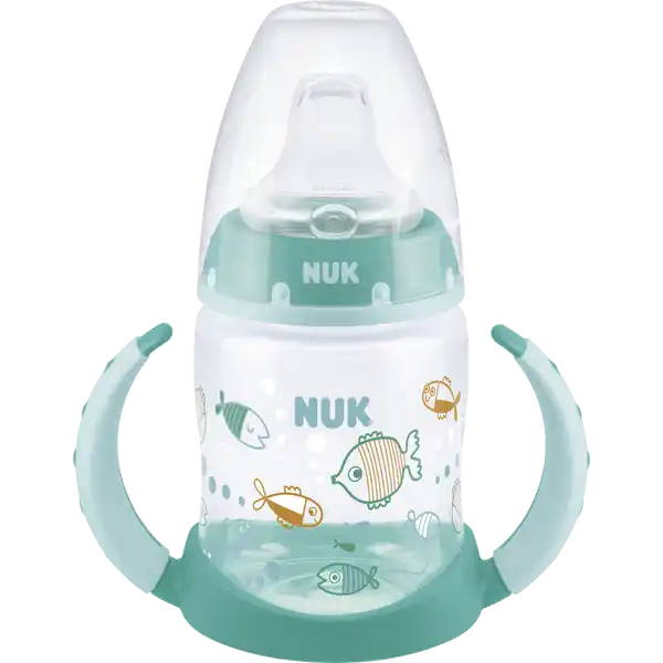 NUK First Choice Trinklernflasche mit Temperature Control grn  Monate: Цвет: Produktbeschreibung und details NUK First Choice Trinklernflasche mit Temperature Control Ein gutes Gefhl Wenns richtig rund geht fhlt sich etwas zustzliche Sicherheit einfach gut an Wenn aus deinem Baby ein Kleinkind wird untersttzt die NUK First Choice Trinklernflasche mit Temperature Control den problemlosen bergang von der Mutterbrust oder Flasche zum selbststndigen Trinken Die NUK First Choice Trinklernflasche mit Temperature Control zeigt auf einen Blick wann die richtige Trinktemperatur erreicht ist und gibt die Sicherheit dass das Getrnk nicht zu hei ist Ist das Getrnk zu hei wird die sonst blaue Anzeige wei Optimalerweise sollte die Flssigkeit Krpertemperatur haben  C  mittlerer Blauton Wichtig NUK Temperature Control dient als zustzliche Kontrolle Bitte die Temperatur nochmals prfen bevor das Getrnk an das Kind bergeben wird Mit hochwertiger SilikonTrinktlle Die hochwertige NUK First Choice SoftTrinktlle aus Silikon ist angenehm weich und auslaufsicher Sie hat das NUK Air System durch das sich der Unterdruck in der Flasche ausgleicht Dies vermindert Suglingskoliken und schdliches Luftschlucken Das klare Silikonmaterial ist besonders temperaturbestndig Es ist frei von Schadstoffen kochfest geruchlos transparent und hat eine glatte Oberflche  alle Vorzge die fr eine Trinktlle wichtig sind Fester Halt fr Kinderhnde Die Griffe sind ergonomisch geformt und verfgen ber AntiRutschNoppen Leicht zu reinigen und ideal zur Nahrungszubereitung Die  ml KunststoffFlasche besteht aus den bewhrten First Choice Elementen wie extrabreite Flaschenffnung Schraubring Verschlussplttchen und Schutzkappe Alle Komponenten sind leicht von der Flasche abnehmbar  ideal zur Reinigung und Nahrungszubereitung Die NUK First Choice Trinklernflasche ist frei kombinierbar mit allen anderen Artikeln der NUK First Choice Reihe NUK Trinklernflaschen entsprechen der Europischen Sicherheitsnorm EN leichter bergang zum selbststndigen Trinken mit ergonomischen Griffen fr sicheren Halt NUK Temperature Control Die Anzeige gibt die Sicherheit dass aus der Trinklernflasche nicht zu hei getrunken wird Ist das Getrnk zu hei wird die sonst blaue Anzeige wei weiche Trinktlle aus Silikon fr Kinder ab  Monaten auslaufsichere Trinklernflasche aus Polypropylen PP Inhalt ml BPA frei kombinierbar mit allen NUK First Choice Produkten Fassungsvermgen ca  ml Kontaktdaten Mapa GmbH Industriestrae   Zeven wwwnukde Warnhinweise und wichtige Hinweise Warnhinweise Lesen Sie sorgfltig die Warn und Gebrauchshinweise im Inneren Bitte Produktinformation und Artikel LOTNr zur spteren Verwendung aufheben
https://www.rossmann.de/de/baby-und-spielzeug-nuk-first-choice-trinklernflasche-mit-temperature-control-gruen-6-18-monate/p/4008600421245