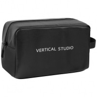 VERTICAL STUDIO "Tovik" Toilet Bag 3L black: Цвет: Brand: VERTICAL STUDIO Material: 100% polyurethane Lining: 100% polyester Dimensions (HxWxD): approx. 17 x 31 x 13 cm Volume: approx. 3 liters Brand logo embossed on the front one main compartment with zipper a small zippered pocket inside made of durable material water-repellent outer material with carrying strap a practical accessory for storing hygiene and care items while traveling or in everyday life NEW, with label and original packaging
https://www.sportspar.com/vertical-studio-tovik-toilet-bag-3l-black