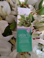 Пенка для умывания с экстрактом зеленого чая: Пенка для умывания с экстрактом зеленого чая обладает смягчающими, противовоспалительными, бактерицидными качествами и отлично подходит для частого применения на коже.
