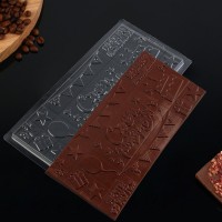 Форма для шоколада «С Днём Рождения», 22 х 11 см: Цвет: Благодаря формам для шоколада, можно создавать уникальные кондитерские изделия, не затрачивая массу времени на их приготовление.Для того чтобы сделать плитку шоколада:<ol> <li>Залейте растопленный шоколад в форму.</li> <li>Встряхните или постучите по форме, чтобы избавиться от излишков воздуха.</li> <li>Уберите шоколад на время в холодильник.</li></ol>Ваш шоколад готов! По желанию можно украсить рельефные части пищевым глиттером.ДополнительноРазмер ячейки — 20?9?0,7 см.
: KONFINETTA
: Китай
