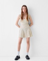 Платье Bershka: https://www.bershka.com/de/minikleid-mit-kurzen-%C3%A4rmeln-und-print-c0p158900039.html?colorId=712&stylismId=1