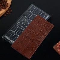 Форма для шоколада Real Man, 22 х 11 см: Цвет: Благодаря формам для шоколада, можно создавать уникальные кондитерские изделия, не затрачивая массу времени на их приготовление.Для того чтобы сделать плитку шоколада:<ol> <li>Залейте растопленный шоколад в форму.</li> <li>Встряхните или постучите по форме, чтобы избавиться от излишков воздуха.</li> <li>Уберите шоколад на время в холодильник.</li></ol>Ваш шоколад готов! По желанию можно украсить рельефные части пищевым глиттером.ДополнительноРазмер ячейки — 20?9?0,7 см.
: KONFINETTA
: Китай
