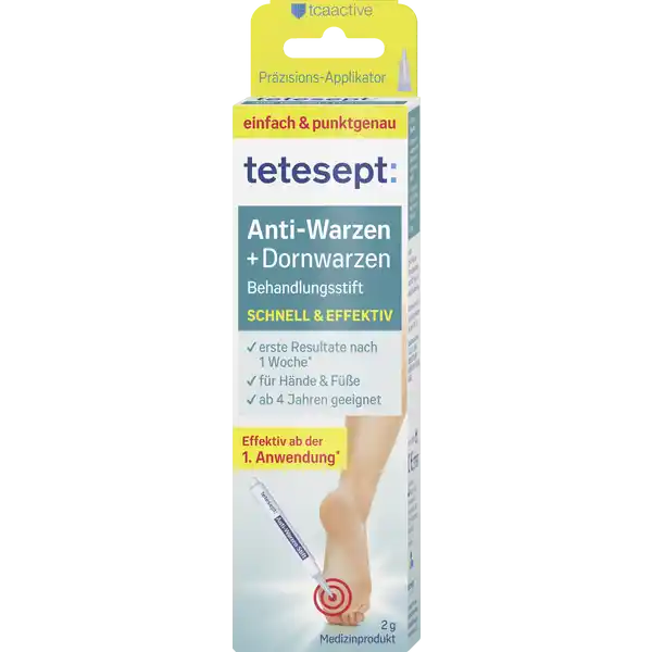 tetesept med foot care Anti-Warzen Stift: Цвет: Produktbeschreibung und details enthlt  g AntiWarzen Stift Tinktur und Gebrauchsanweisung zur Entfernung von Warzen an Hnden und Fen effektiv ab der  Anwendung przise Applikation sehr hohe Ergiebigkeit fr Kinder ab  Jahren geeignet vegan Was ist eine Warze Gewhnliche Warzen und Fuwarzen erscheinen auf der Haut als kleine raue blumenkohlhnliche Wucherungen die durch eine Infektion mit einem humanen Papillomvirus HPV hervorgerufen werden Gewhnliche Warzen treten meistens an den Hnden Fingern oder Zehen auf Fuwarzen wachsen hauptschlich an den Fusohlen oder Fersen und sind in der Regel flacher hrter und hufig beim Gehen oder Stehen empfindlich oder schmerzhaft Wie wirkt der tetesept Anti Warzen Stift tetesept AntiWarzen Stift ist ein Medizinprodukt zur Selbstmedikation zur effektiven und schnell wirkenden Behandlung von gewhnlichen Warzen und Fuwarzen Der Stift enthlt ein Gel das auf dem medizinischen Wirkstoff TCAActiveTM basiert der das Abschlen der infizierten Haut bewirkt Die verdickte Haut der Warze sowie der verursachende Virus werden entfernt neue gesunde Haut kann nachwachsen Mithilfe der Przisionsspitze lsst sich das Gel problemlos auf die Warze auftragen Ein blauer Farbstoff ist dem Gel zugesetzt um die przise Anwendung zu erleichtern und eine versehentliche Anwendung auf gesunder Haut zu verhindern Wirksamkeitsstudie TCAActive mit  Probanden Medical Brands  Kontaktdaten tetesept pharma GmbH  Frankfurt wwwteteseptde UrsprungslandHerkunftsort Niederlande Anwendung und Gebrauch Zum ffnen Kappe drehen bis die  Pfeile zueinander zeigen dann ziehen Nach dem ffnen erfolgt das Laden des Stiftes ein einziger Klick ist fr die Anwendung mit einem Tropfen Gel auf die Warze ausreichend Nach der Anwendung  Minuten trocknen lassen Maximale Anzahl der zu behandelnden Warzen mit einem Stift  Nur zur Anwendung bei Warzen an Hnden und Fen Nur auf unversehrter Haut anwenden und wenn kein Zweifel besteht dass es sich um eine Warze handelt Wenn das Gel versehentlich mit gesunder Haut in Berhrung kommt den gesamten Bereich mit Seife und Wasser abwaschen um eine Reizung oder ein Brennen der gesunden Haut zu verhindern Gebrauch Aufbewahrung und Verwendung Aufbewahrungs und Verwendungsbedingungen Bewahren Sie die Originalverpackung bei Raumtemperatur  bis C auf Inhaltsstoffe TCAACTIVE BASED ON TRICHLOROACETIC ACID CARBOPOL METHYLENE BLUEAQUA Warnhinweise und wichtige Hinweise Warnhinweise Auerhalb der Reichweite von Kinder aufbewahren Lesen Sie die Gebrauchsanweisung sorgfltig durch bevor Sie mit der Anwendung dieses Produkts beginnen Sollten Sie noch Fragen haben wenden Sie sich an Ihren Arzt oder Apotheker Verwenden Sie das Gel nicht nach dem auf dem Stift und dem Umkarton aufgedruckten Verfalldatum Kinder ab  Jahren benutzt werden In der Schwangerschaft und Stillzeit oder wenn Sie unter Diabetes Durchblutungsstrungen oder Hautkrankheiten leiden wird empfohlenvor der Anwendung einen Arzt zu konsultieren
https://www.rossmann.de/de/pflege-und-duft-tetesept-med-foot-care-anti-warzen-stift/p/4008491751490