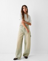 Джинсы Bershka: https://www.bershka.com/de/baggy-jeans-im-workwear-look-c0p160367887.html?colorId=406&stylismId=2