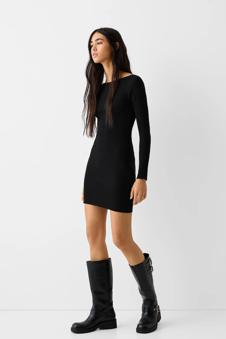 Платье Bershka: https://www.bershka.com/de/minikleid-mit-langen-%C3%A4rmeln-bateau-ausschnitt-und-patentmuster-c0p149435334.html?colorId=800