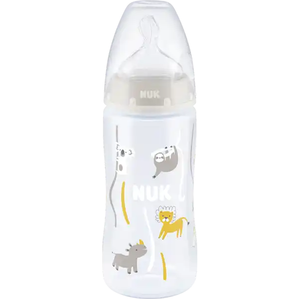 NUK First Choice+ Babyflasche mit Temperature Control, 6-18 Monate, beige: Цвет: Produktbeschreibung und details NUK First Choice Flow Control Trinksauger Untersttzt das selbststndige Trinken Der spezielle NUK First Choice Flow Control Trinksauger ermglicht dem Baby den Trinkfluss selbst zu kontrollieren Egal ob es schnell oder langsam trinken mchte und unabhngig davon ob dnn oder dickflssige Nahrung gefttert wird So wie es dem Baby gefllt Darber hinaus ist der Trinksauger auslaufsicher Denn die innovative Yffnung des Saugers ffnet sich nur wenn das Baby saugt und weitet sich je nach Saugstrke des Babys Zusammen mit dem NUK AntiColic Air System sorgt dies fr einen kontrollierten Trinkfluss Babyeinfach zur richtigen Temperatur  NUK First Choice Babyflaschen mit Temperature Control Ein gutes Gefhl Wenns richtig rund geht fhlt sich etwas zustzliche Sicherheit einfach gut an NUK First Choice Babyflaschen mit Temperature Control zeigen auf einen Blick wenn die richtige Trinktemperatur erreicht ist Mit Temperature Control verndert die Skala auf der Flasche ihre Farbe abhngig von der Temperatur des Inhalts Ist die Nahrung zu hei wechselt die normalerweise blaue Anzeige auf wei Wichtig NUK Temperature Control dient als zustzliche Kontrolle Deshalb sollte die Temperatur der Nahrung vor dem Fttern mit ein paar Tropfen aufs Handgelenk geprft werden Das Original Der original NUK Trinksauger ist der Form der Brustwarze beim Stillen nachempfunden Sie lsst der Zunge und dem Kiefer Ihres Babys ausreichend Platz fr die natrliche Saugbewegung Fr eine gesunde Entwicklung  und das Gefhl das Babys lieben Natrliches Gefhl  mit ihrer Soft Zone schmiegt sich die Spitze des Silikonsaugers noch besser an den Gaumen deines Babys  fr ein natrliches Gefhl beim Trinken No Colic Das NUK AntiColic Air System stellt einen natrlichen Trinkfluss sicher und hilft deinem Baby zu trinken ohne Luft zu schlucken Fr ein glckliches kleines Buchlein Klinisch getestet Durch seine besonders natrliche Form wird der NUK Trinksauger von Suglingen sehr gut akzeptiert Damit eignet er sich auch fr Babys bei denen Stillen und Flaschenernhrung miteinander kombiniert werden Babyflasche aus leichtem bruchsicherem Polypropylen praktische NUK Temperature Control Anzeige die sich von blau khl nach wei zu hei verfrbt schadstofffrei und geruchlos frei von Bisphenol A einfaches Befllen und Reinigen durch extra weiten Flaschenhals sicherer Griff und Stand durch leicht taillierte Flaschenform mit breitem Flaschenboden kombinierbar mit allen NUK First Choice Produkten Unabhngige Marktforschung unter  Mttern Deutschland   der Mtter besttigen dass die NUK First Choice Flasche keine Koliken verursacht Wissenschaftliche Studie Moral et al BMC Pediatrics   NUK Babyflaschen entsprechen der Europischen Sicherheitsnorm EN Kontaktdaten Mapa GmbH Industriestrae   Zeven Anwendung und Gebrauch Lesen Sie sorgfltig die Warn und Gebrauchshinweise im Inneren Bitte Produktinformation und Artikel LOTNr zur spteren Verwendung aufheben
https://www.rossmann.de/de/baby-und-spielzeug-nuk-first-choice-babyflasche-mit-temperature-control-6-18-monate-beige/p/4008600415305