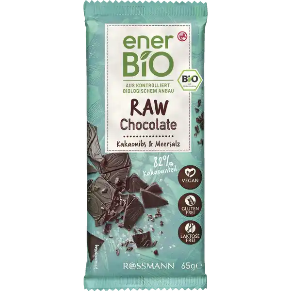 enerBiO Raw Chocolate Kakaonibs & Meersalz: Цвет: Produktbeschreibung und details Kakao hebt nicht nur bekanntermassen die Laune sondern enthlt von Natur aus Eisen und Magnesium Der Bio Raw Chocolate wird bei niedrigen Temperaturen aus besten Kakaobohnen hergestellt und deutlich weniger bearbeitet als herkmmliche Schokolade Unsere mit Kokosbltenzucker geste Schokolade verwhnt Sie nicht nur mit vollem KakaoAroma sondern auch mit der ssalzigcrunchigen Kombination aus Kakaonibs Datteln und Meersalz Alle Produkte unserer ROSSMANNMarke enerBiO stammen aus kontrolliert biologischem Anbau Durch eine schonende sorgfltige Verarbeitung erhalten wir hierbei sowohl die Hochwertigkeit als auch den natrlichen Geschmack Zudem lassen wir unsere Produkte regelmig durch unabhngige Institute berprfen  so gewhrleisten wir eine gleichbleibende Qualitt Lebensmittelunternehmer Name Dirk Rossmann GmbH Adresse Isernhgener Str   Burgwedel wwwrossmannde Bio Zertifikat NLBIO UrsprungslandHerkunftsort EUNichtEULandwirtschaft Testurteile Qualittssiegel ampamp Verbandszeichen Rechtlich vorgeschriebene Produktbezeichnung Bio Zartbitterschokolade mit Kakaonibs und Meersalz Zutaten Kakaomasse Kakaobutter getrockneter Kokosbltennektar Datteln   Kakaosplitter Lucumapulver   Meersalz Kakao   mindestens im Schokoladenanteil aus kontolliert biologischem Anbau Kann Spuren von SCHALENFRCHTEN enthalten Kann harte natrliche Bestandteile enthalten Nhrwerte Durchschnittliche Nhrwertangaben pro  g Energie  kj   kcal Fett  g davon  gesttigte Fettsuren  g Kohlenhydrate  g davon  Zucker  g Ballaststoffe  g Eiwei  g Salz  g Magnesium  mg Eisen  mg Gebrauch Aufbewahrung und Verwendung Aufbewahrungs und Verwendungsbedingungen Khl und trocken lagern und vor Wrme schtzen
https://www.rossmann.de/de/lebensmittel-enerbio-raw-chocolate-kakaonibs-und-meersalz/p/4305615666730