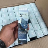 Зубная паста: Цвет: 120гр
Зубная паста Dental Clinic 2080 Pure Crystal Mountain Salt Toothpaste Fresh Mint с гималайской солью. Паста с бодрящим мятным вкусом отлично устраняет неприятный запах изо рта и сохраняет свежесть дыхания, защищает от кариеса и работает в качестве профилактики от заболеваний десен. Продукт на 96,1% состоит из натуральных компонентов и экологический чистой гималайской соли
