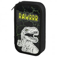 Пенал ЮНЛАНДИЯ, 2 отделения, ламинированный картон, конгрев, 19х11 см, "RAWR", 271538: Цвет: Пенал ЮНЛАНДИЯ идеально подходит для хранения ручек, карандашей и прочих канцелярских товаров. Удобная молния с металлическим бегунком с трех сторон, прочные резинки для размещения до 28 предметов внутри.
: ЮНЛАНДИЯ
: Россия
: Школа
: Пеналы
: Пеналы каркасные
Материал пенала – ламинированный картон с цветной печатью, ярким дизайном и объемным рисунком конгревом. Основа пенала – плотный картон, обшитый тканью по краям, с тканевым торцом. Такая конструкция отличается износостойкостью и прочностью, поможет защитить канцелярские принадлежности от повреждений.Внутри пенала – два отделения, на каждой створке которых прочно пришиты резинки для канцелярских принадлежностей, внутренняя часть выполнена из картона с глянцевой ламинацией с узором. Пенал имеет стандартный размер 19х11 см, что позволяет легко размещать его в ранце, рюкзаке или сумке. Хорошая наполняемость пенала дает возможность держать все необходимые для уроков канцтовары в порядке, в одном месте.Пенал упакован в ПЭТ-пакет с европодвесом, что защищает его от повреждений во время транспортировки, а также помогает разместить его в торговом зале с удобством для покупателей.