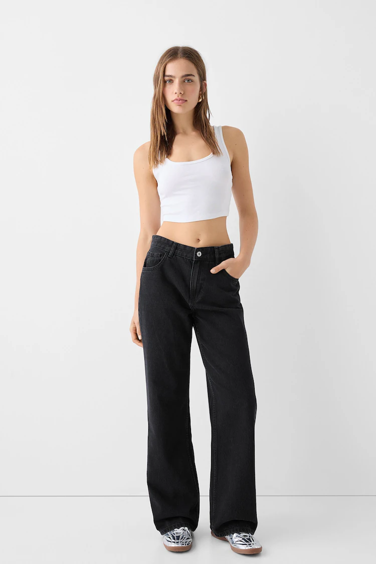 Джинсы Bershka: https://www.bershka.com/de/wide-leg-90%27s-jeans-c0p149435604.html?colorId=800