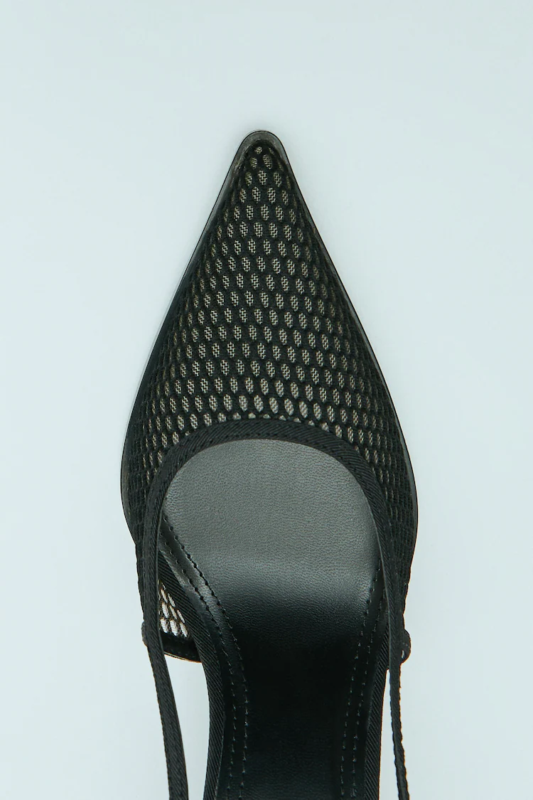 Обувь Bershka: Цвет: https://www.bershka.com/de/schuhe-mit-kitten-heels-in-mesh-optik-c0p150761557.html?colorId=040
