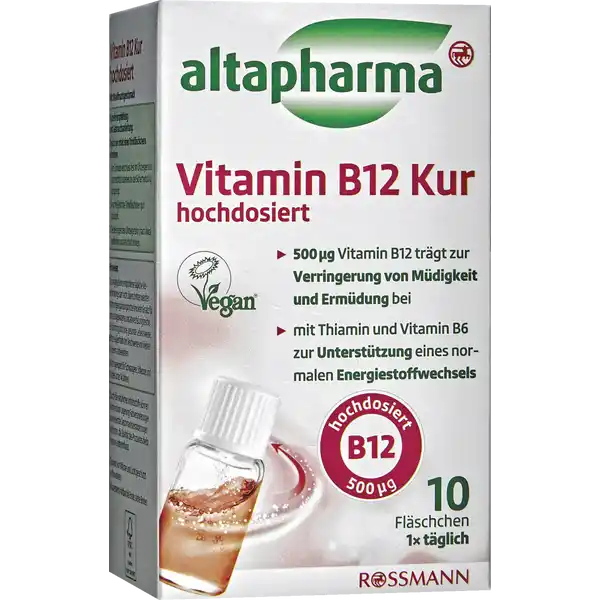 altapharma Vitamin B12 Kur hochdosiert: Цвет: Produktbeschreibung und details altapharma Vitamin B Kur hochdosiert g Vitamin B trgt zur Verringerung von Mdigkeit und Ermdung bei mit Thiamin und Vitamin B zur Untersttzung eines normales Energiestoffwechsels hochdosiert vegan Kontaktdaten Dirk Rossmann GmbH Isernhgener Strae   Burgwedel Zutaten Wasser Dextrose LGlutamin  LSerin  Aroma Konservierungsstoffe Natriumbenzoat Kaliumsorbat Suerungsmittel Citronensure Trennmittel Siliciumdioxid Magnesiumsalze der Speisefettsuren Sungsmittel Acesulfam K Cyanocobalamin Pyridoxinhydrochlorid Riboflavin Thiaminmonocitrat Nhrwerte Durchschnittliche Nhrwertangaben pro  Portion GDA  ml Energie  kj   kcal   Gebrauch Aufbewahrung und Verwendung Aufbewahrungs und Verwendungsbedingungen Trocken vor Wrme und Licht geschtzt aufbewahren Zubereitung Verzehrempfehlung und Gebrauchsanleitung Tglich den Inhalt eines Trinkflschchens verzehren  Den Schraubverschluss fest im Uhrzeigersinn nach rechts zudrehen bis der Sicherheitsring aufspringt  Anschlieend das Trinkflschchen gut schtteln  Deckel gegen den Uhrzeigersinn nach links aufdrehen und den Inhalt trinken Warnhinweise und wichtige Hinweise Warnhinweise Die angegebene empfohlene tgliche Verzehrmenge darf nicht berschritten werden Nahrungsergnzungsmittel sind kein Ersatz fr eine ausgewogene und abwechslungsreiche Ernhrung und eine gesunde Lebensweise Bitte auerhalb der Reichweite von kleinen Kindern aufbewahren Nicht geeignet fr Schwangere Stillende und Kinder unter  Jahren Durch die natrlichen Inhaltsstoffe knnen whrend der Lagerung Farbvernderungen sowie leichte Geschmacksvernderungen auftreten die Qualitt des Produktes bleibt hiervon unbeeinflusst
https://www.rossmann.de/de/gesundheit-altapharma-vitamin-b12-kur-hochdosiert/p/4305615620541