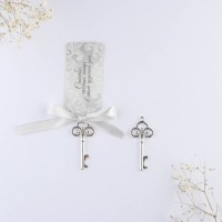 Сувенир ключ-открывалка "Подарок гостям", цвет серебро, 6,5 х 0,3 х 2,7 см: 