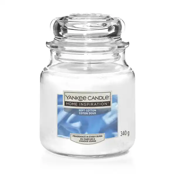 Yankee Candle Duftglas Soft Cotton: Цвет: Produktbeschreibung und details Die Yankee Candle Duftkerze berzeugt durch ihr prgnantes Design im Apothekerglas mit Deckel Durch einen hohen Duftanteil von  im Wachs sorgen die Kerzen fr einen angenehmen und langanhaltenden Duft In Kombination mit den passenden Yankee Candle Accessoires ist die Kerze im Glas eine wundervolle Dekoration in jedem Zuhause und auch eine tolle stilvolle Geschenkidee Der frische und luftige Duft von Handtchern welche frisch aus dem Trockner kommen erfllt mit dieser Duftkerze die Rumlichkeiten So frisch und luftig der saubere beruhigende Duft von weichen flauschigen Handtchern direkt aus dem Trockner Brenndauer  Stunden Gewicht  g Wachs hochwertiges Paraffinwachs fr einen sauberen und gleichmigen Abbrand Glas laborgeprft um die entsprechende Festigkeit und Konsistenz sicherzustellen  recycelbar und von den meisten Recyclingzentren akzeptiert Docht bleifreie  natrliche Fasern von Hand gestreckt um eine optimale Zentrierung fr den bestmglichen Abbrand zu gewhrleisten Kontaktdaten Yankee Candle Company Europe Limited Cabot Park Poplar Way East Avonmouth Bristol BS YH UK wwwyankeecandlede Warnhinweise und wichtige Hinweise Warnhinweise ACHTUNG Lassen Sie eine brennende Kerze niemals unbeaufsichtigt Stellen Sie eine brennende Kerze auerhalb der Reichweite von Kindern und Haustieren Halten Sie zu brennenden Kerzen mindestens  cm Abstand Schtzen Sie Ihre Kerze vor Zugluft Stellen Sie Ihre Kerze immer auf eine ebene und hitzebestndige Oberflche Verhindern Sie dass Rauch entsteht indem Sie den Docht mit einer Dochtschere auf  mm krzen Bewegen Sie niemals eine brennende Kerze Warten Sie bis das Wachs abgekhlt ist Lschen Sie die Kerze immer mit einem Kerzenlscher Von anderen Wrmequellen fernhalten Lassen Sie keine Streichhlzer Dochtabschnitte oder andere Verunreinigungen in das Wachs fallen
https://www.rossmann.de/de/haushalt-yankee-candle-duftglas-soft-cotton/p/5038581029016