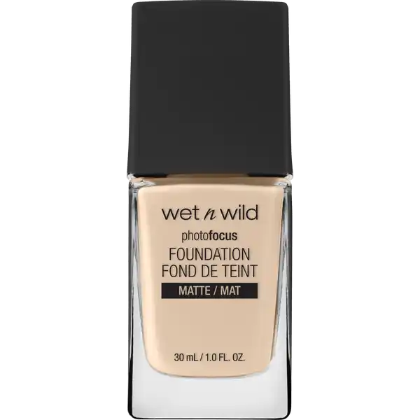 wet n wild Photo Focus Foundation Nude Ivory: Цвет: Produktbeschreibung und details Diese Foundation ist mit einem speziellen matten und lichtstreuenden Komplex versehen um deine Haut perfekt aussehen zu lassen  ganz ohne Filter Erprobt unter sieben verschiedenen Belichtungen mit und ohne Blitz Das Resultat eine Foundation mit einem perfekten FotoFinish ohne Flashbacks Kontaktdaten embb EMPEAK MARKWINS BEAUTY BRANDS GmbH Ludwigstr   Mnchen UrsprungslandHerkunftsort USA Anwendung und Gebrauch Kann direkt mit den Fingern oder einem entsprechenden Makeup Tool aufgetragen werden Inhaltsstoffe Isododecane Cyclopentasiloxane Mica Dimethicone WaterAqua Glycerin Cyclohexasiloxane Butylene Glycol PEG Dimethicone Disteardimonium Hectorite Adipic AcidNeopentyl Glycol Crosspolymer Caprylyl Glycol Silica Sodium Chloride Sorbitan Sesq
https://www.rossmann.de/de/make-up-wet-n-wild-photo-focus-foundation-nude-ivory/p/4049775536334