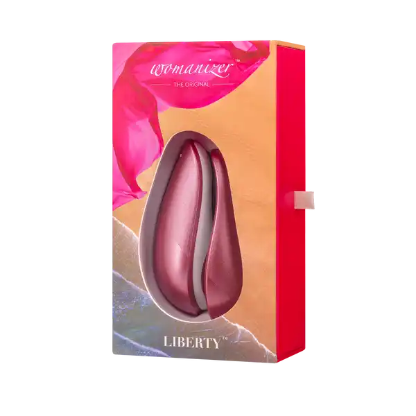 Womanizer Liberty Pink Rose Auflegevibrator: Цвет: Produktbeschreibung und details Womanizer Liberty ist der perfekte Begleiter fr unterwegs Dank seiner praktischen Verschlusskappe lsst er sich hygienisch transportieren und sorgt mit sechs verschiedenen Intensittsstufen immer und berall fr intensive Hhepunkte Dank seiner geringen Lautstrke ist er uerst diskret und auch das macht ihn zu einer angenehmen Reisebegleitung Selbst wenn der nchste Trip lediglich in die heimische Badewann geht Liberty ist absolut wasserfest und macht auch dieses feuchte Vergngen problemlos mit inkl USBLadekabel mit Magnetstift und Bedienungsanleitung zustzlicher Stimulationsaufsatz Verschlusskappe fr hygienischen Transport wiederaufladbarer LithiumIonenAkku per USBAnschluss Laufzeit ca  Minuten Ladezeit ca  Minuten  Intensittstufen  fr jeden Geschmack berhrungslose Stimulation der Klitoris dank Pleasure Air Technology nahezu geruschlos  wasserdicht Material ABS Silikon phtalatfrei Mae BTH ca      cm Gewicht ca  g Farbe PinkRose Anwendung und Gebrauch Ladekabel nur ber USB an Computer anschliebar Hinweise zur Elektrogerte und Batterieentsorgung Hinweise zur Entsorgung von Elektrogerten und Batterien httpswwwrossmanndedeserviceundhilfeelektrogesetzbatteriegesetz
https://www.rossmann.de/de/gesundheit-womanizer-liberty-pink-rose-auflegevibrator/p/4251460611046