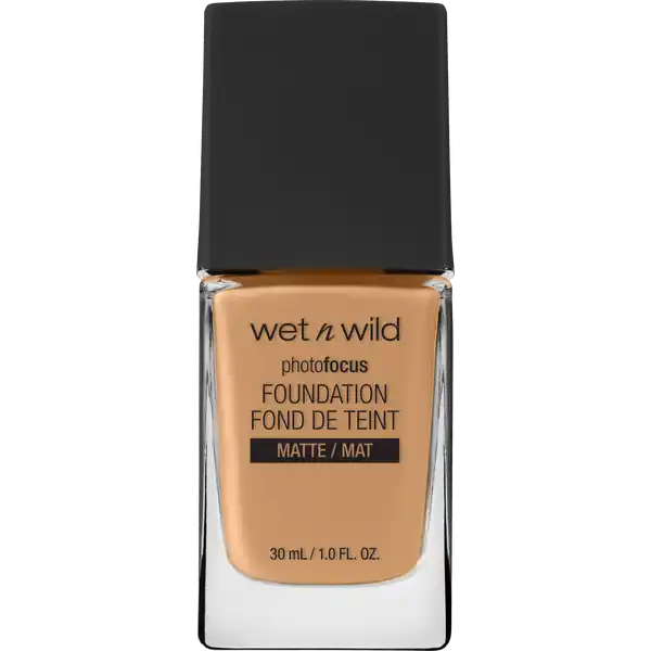 wet n wild Photo Focus Foundation Desert Beige: Цвет: Produktbeschreibung und details Diese Foundation ist mit einem speziellen matten und lichtstreuenden Komplex versehen um deine Haut perfekt aussehen zu lassen  ganz ohne Filter Erprobt unter sieben verschiedenen Belichtungen mit und ohne Blitz Das Resultat eine Foundation mit einem perfekten FotoFinish ohne Flashbacks Kontaktdaten embb EMPEAK MARKWINS BEAUTY BRANDS GmbH Ludwigstr   Mnchen UrsprungslandHerkunftsort USA Anwendung und Gebrauch Kann direkt mit den Fingern oder einem entsprechenden Makeup Tool aufgetragen werden Inhaltsstoffe Isododecane Cyclopentasiloxane Mica Dimethicone WaterAqua Glycerin Cyclohexasiloxane Butylene Glycol PEG Dimethicone Disteardimonium Hectorite Adipic AcidNeopentyl Glycol Crosspolymer Caprylyl Glycol Silica Sodium Chloride Sorbitan Sesq
https://www.rossmann.de/de/make-up-wet-n-wild-photo-focus-foundation-desert-beige/p/4049775537232