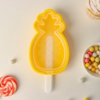 Форма для мороженого с крышкой Доляна «Ананас», 14?8,5?2,5 см, цвет жёлтый: Цвет: Побалуйте себя, приготовив домашнее мороженое на палочке! В этом занятии Вашим незаменимым помощником станут формочки для мороженого.<ul><b>Преимущества:</b>Силиконовая форма для мороженого изготовлена из пищевого материала, имеет гибкие, мягкие стенки, благодаря чему десерты извлекаются очень легко.Помимо мороженого формочка подойдет для приготовления различных десертов: печенья, кексов, льда, бисквита, шоколада, пирожных.Форма подходит как для замораживания, так и для запекания. Температурный диапазон от –40 до 230 ?.</li>Приобретите набор для приготовления мороженого, и Вы сможете насладиться натуральным мороженым, фруктовым льдом, а также мороженым без сахара и ГМО.</ul></ul>
: Доляна
: Китай

