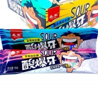 Жевательный мармелад "SOUR" в кислой глазури ягодный микс: Кислые жевательные конфетки, в глазури, ягодный микс

Состав: мальтозный сироп, пищевая глюкоза, кукурузный крахмал, белый сахар, пищевое растительное масло, лимонная кислота, DL-яблочная кислота, аспартам (содержащий фенилаланин), винная кислота, цитрат натрия, лимонно-желтый, очаровательный красный, закатный желтый, бриллиантовый синий, амарант, пищевые ароматизаторы и специи.

Энергетическая и пищевая ценность (на 100гр): 377 Ккал., Белки - 0,68 г Жиры - 1,9 г Углеводы - 88,3 г