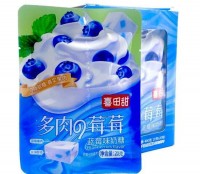 Жевательные конфеты "Flavor" со сливками черника: Мягкие и приятные на вкус конфеты, с нежным вкусом сливок и черники, по мере жевания постепенно тают во рту. Такая сладость не оставит вас равнодушным.

Состав: Белый сахар , мальтозный сироп , заменитель какао масло , мякоть черники 5 % , сухое молоко , сгущенное молоко , желатин , молочная кислота , DL- яблочная кислота.

Энергетическая и пищевая ценность (на 100гр): 1837 кДж Белки- 3,9 гр Жиры-12,8 гр Углеводы- 76,3 гр
